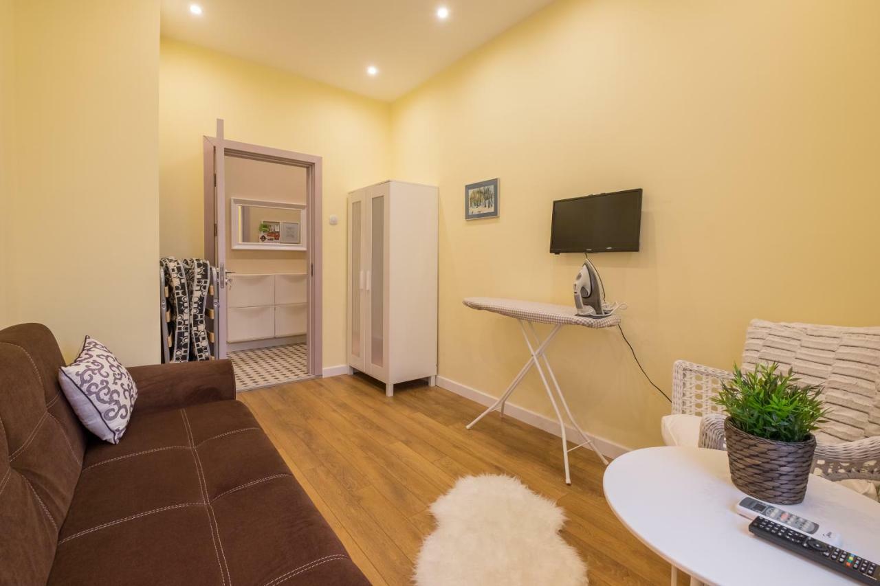 Modern 2 Bedroom Apartment Next To Vitosha Str. Sófia Exterior foto