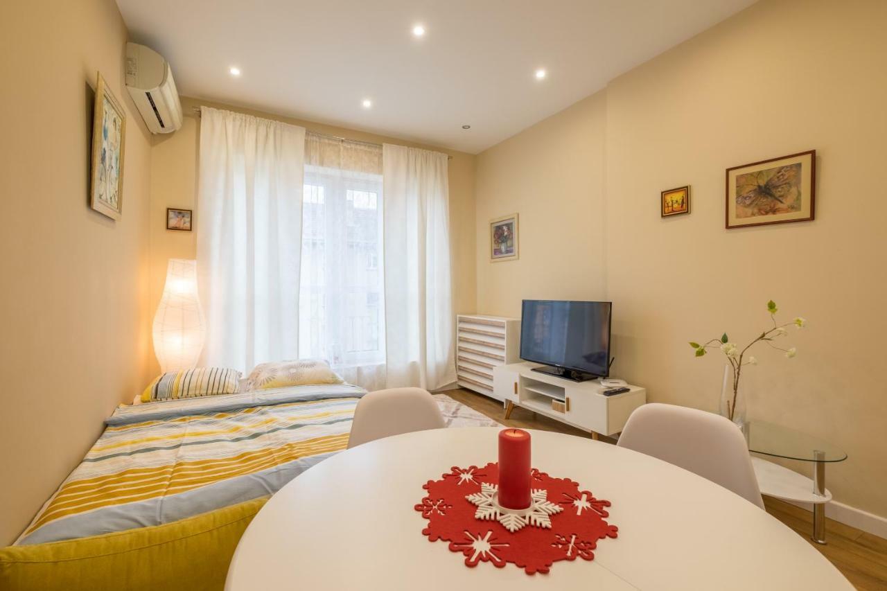 Modern 2 Bedroom Apartment Next To Vitosha Str. Sófia Exterior foto